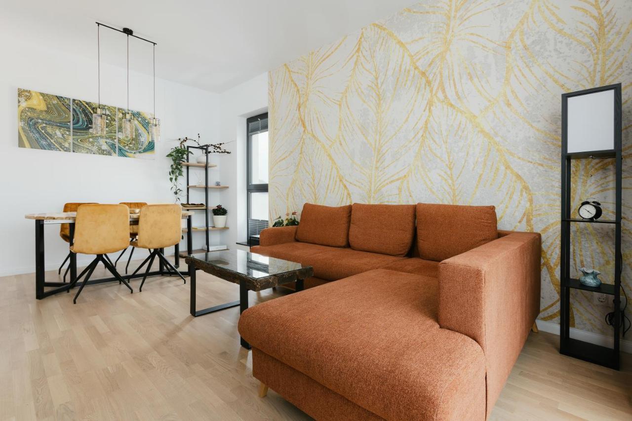 The Forest - Luxe Central Apt With Free Secured Parking Brassó Kültér fotó